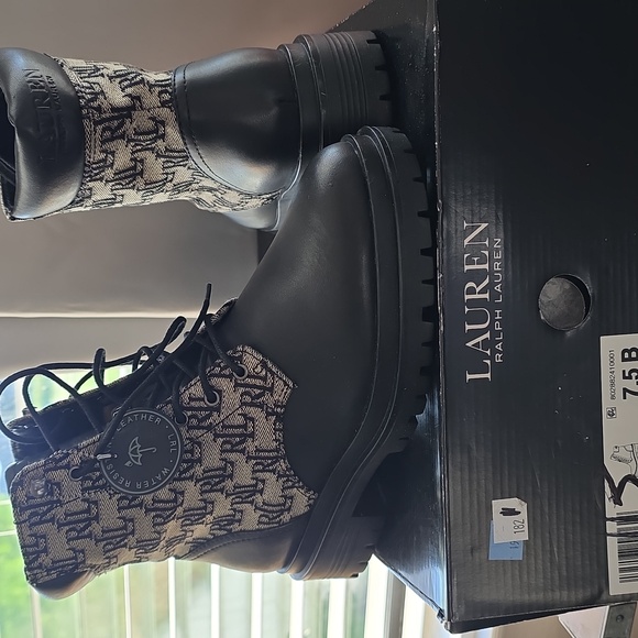 Lauren Ralph Lauren Carlee Women's Lug Sole Lace-up Boots 7.5B Black $225 - Picture 11 of 12